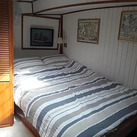 Peniche Caroline, Climatisees, Petit Dejeuner Compris, Cyclistes Bienvenus فندق مبيت وإفطار كابيستانج
